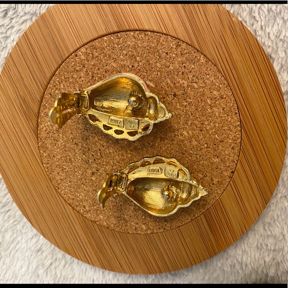 💛Vtg MIMI DI N 1987 Shell Earrings Clip-on - Picture 8 of 8
